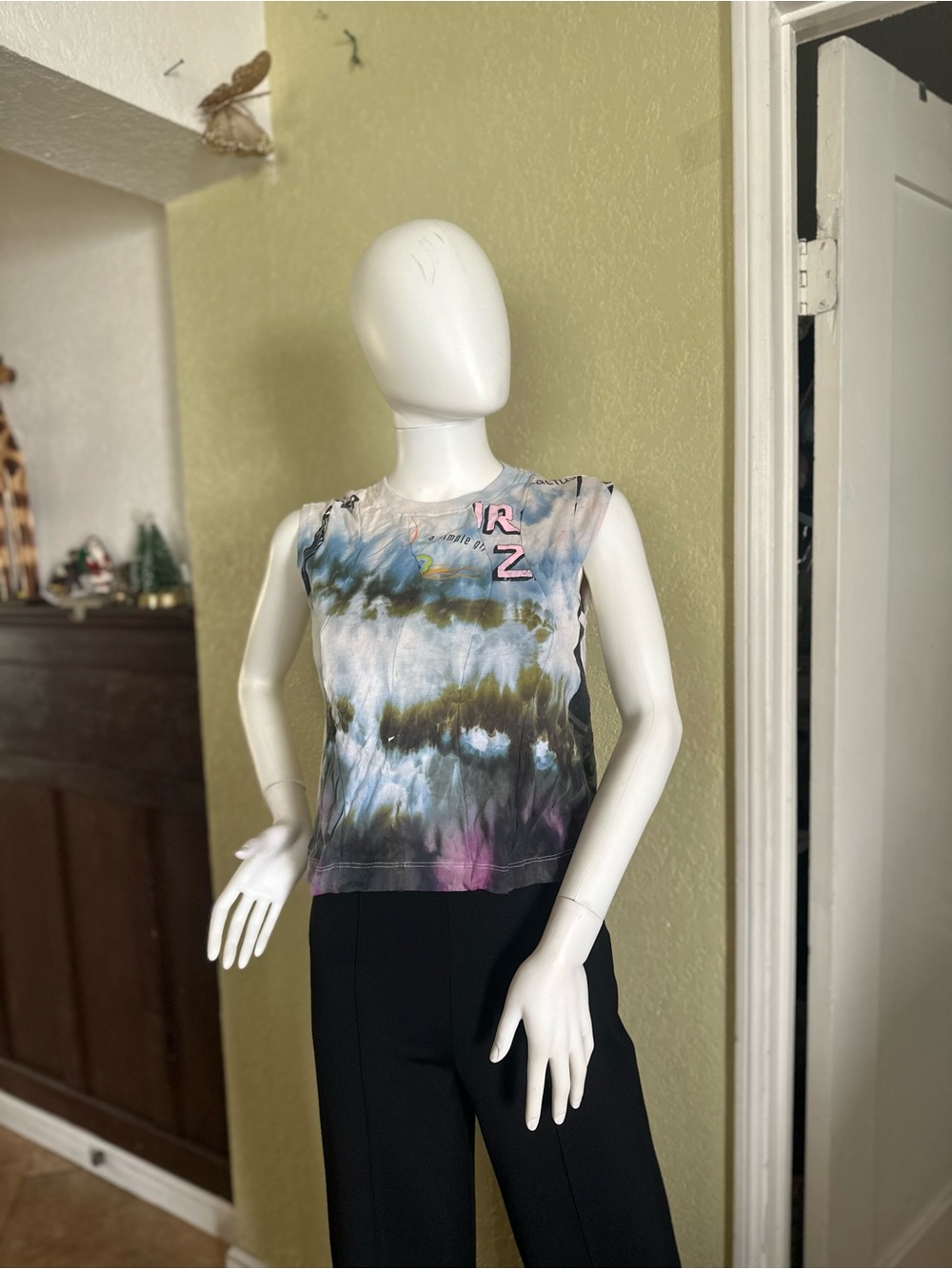 Sleeveless Tie-Dye Crop Tank Top in Multi-Color
